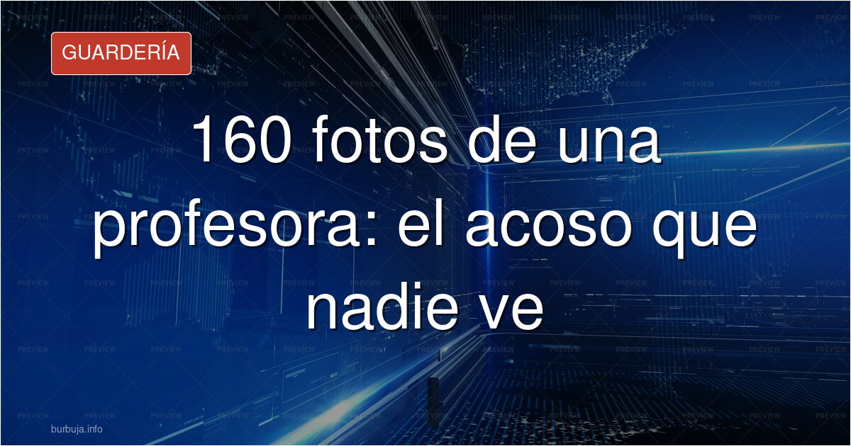 Carpeta de archivos con fotografías antiguas de una red social en la pantalla de un ordenador, símbolo del acoso digital