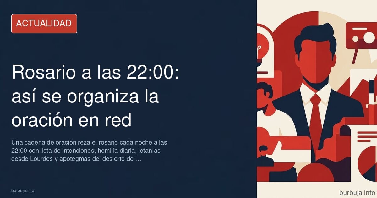 Manos sosteniendo un rosario de cuentas de madera junto a un reloj de pared que marca las diez de la noche