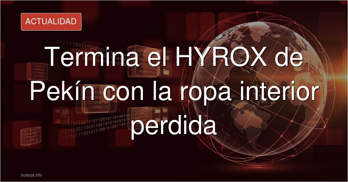 Competidora de HYROX corriendo en un recinto cerrado durante una prueba de resistencia