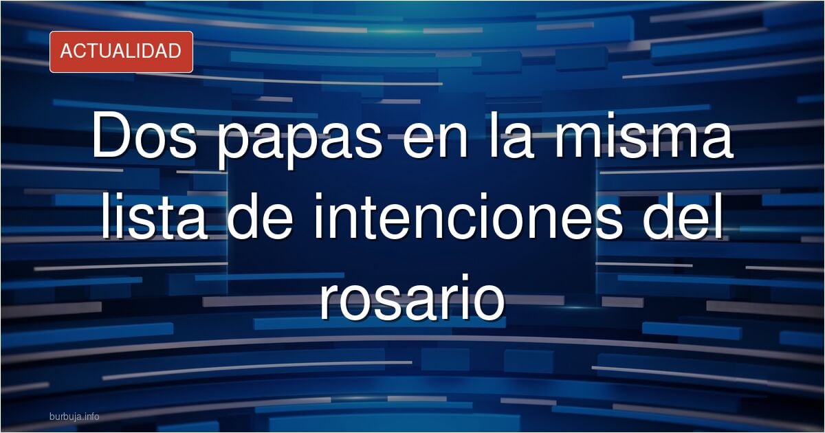 Cuentas de un rosario sobre una mesa junto a un reloj que marca las 22:00, la hora del rezo diario convocado