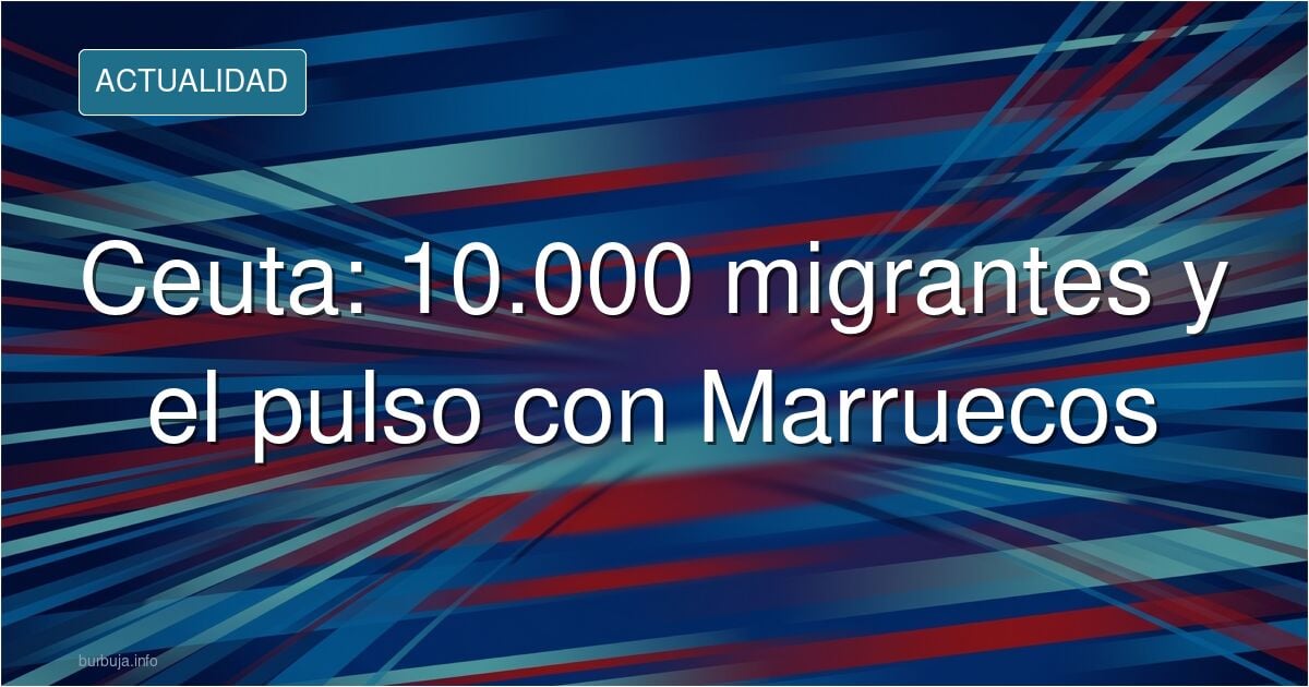 Vista de la frontera de Ceuta con vallas y tráfico en un día de luz neutra, con la costa de Marruecos al fondo