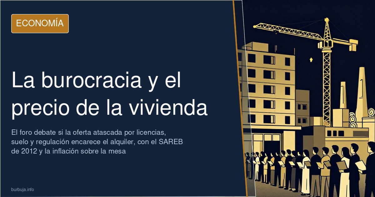 Ilustración editorial en azul marino y dorado con grúas y edificios atascados tras sellos burocráticos, símbolo del precio de