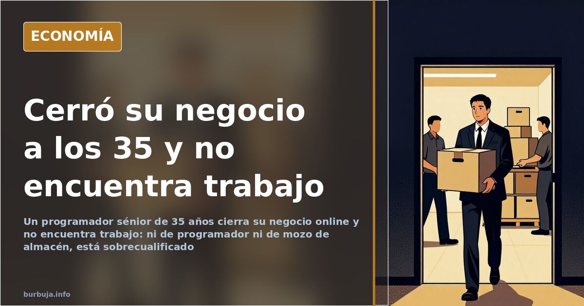 Portátil y currículums impresos sobre la mesa de un ex-programador que busca empleo en el sector tecnológico