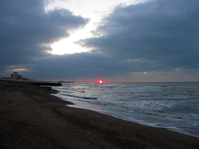 Sunrise,_King_Alfred_Beach_-_geograph.org.uk_-_1142696.jpg