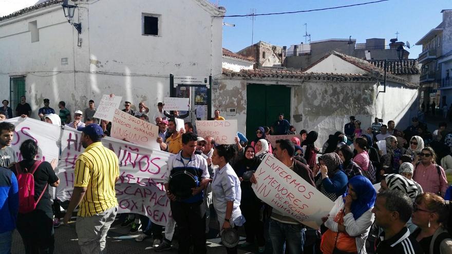 vecinos-Toledo-protesta-Ayuntamiento-Parla_EDIIMA20160929_0524_19.jpg