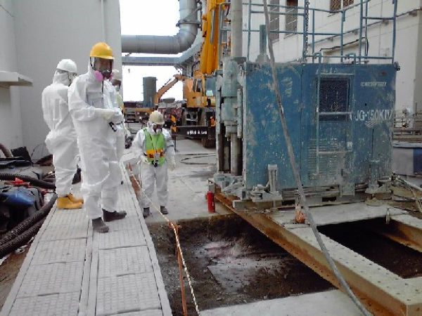 2-Tepco-damaged-power-cable-for-reactor4-pool-coolant-system-Tepco-Didnt-know-the-cable-was-there.jpg