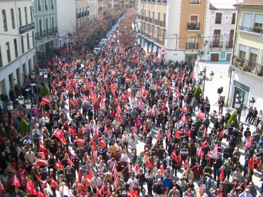 Miles-de-personas-en-la-comarca-dicen-no-a-la-huelga-general-370x277.jpg