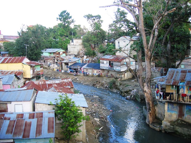 Santiago-Poverty-the-dominican-republic-516826_640_480.jpg