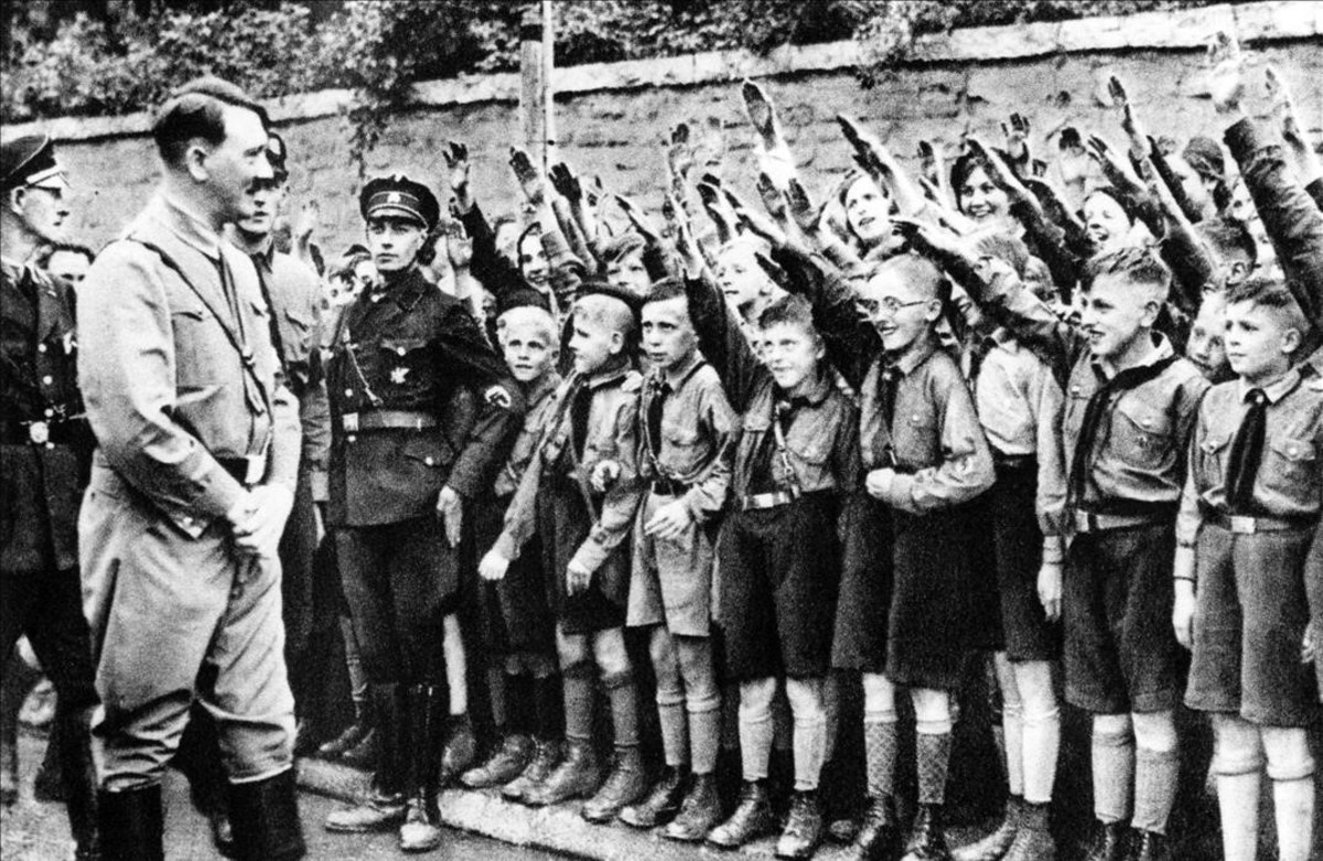 hitler-saluda-miembros-las-juventudes-hitlerianas-leipzig-1932-1476966982828.jpg