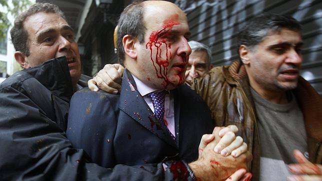 ministro-de-trabajo-griego-agredido.jpg