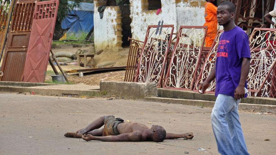 cuerpo-calles-Liberia-contraido-ebola_EDIIMA20140811_0561_13.jpg