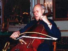 Rostropovich_with_BACHBow_1999.jpg