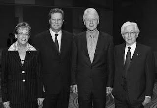 Frank+Lowy+(far+right)+with+Bill+Clinton+and+Alexander+Downer.bmp