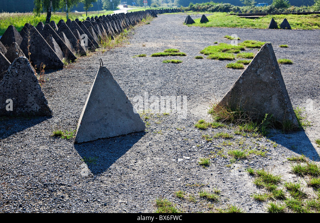 anti-tank-barriers-museum-of-the-fortifications-hlucin-darkovicky-bx6fwc.jpg