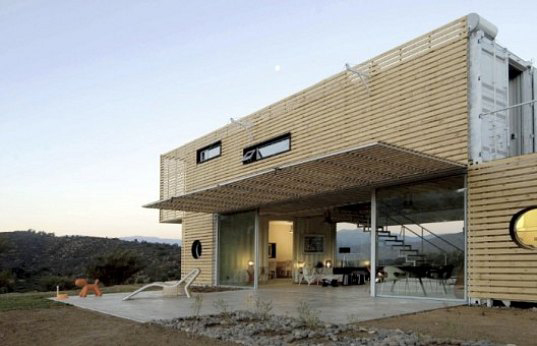 chilean-architects-modern-recycled-eco-house-4.jpg